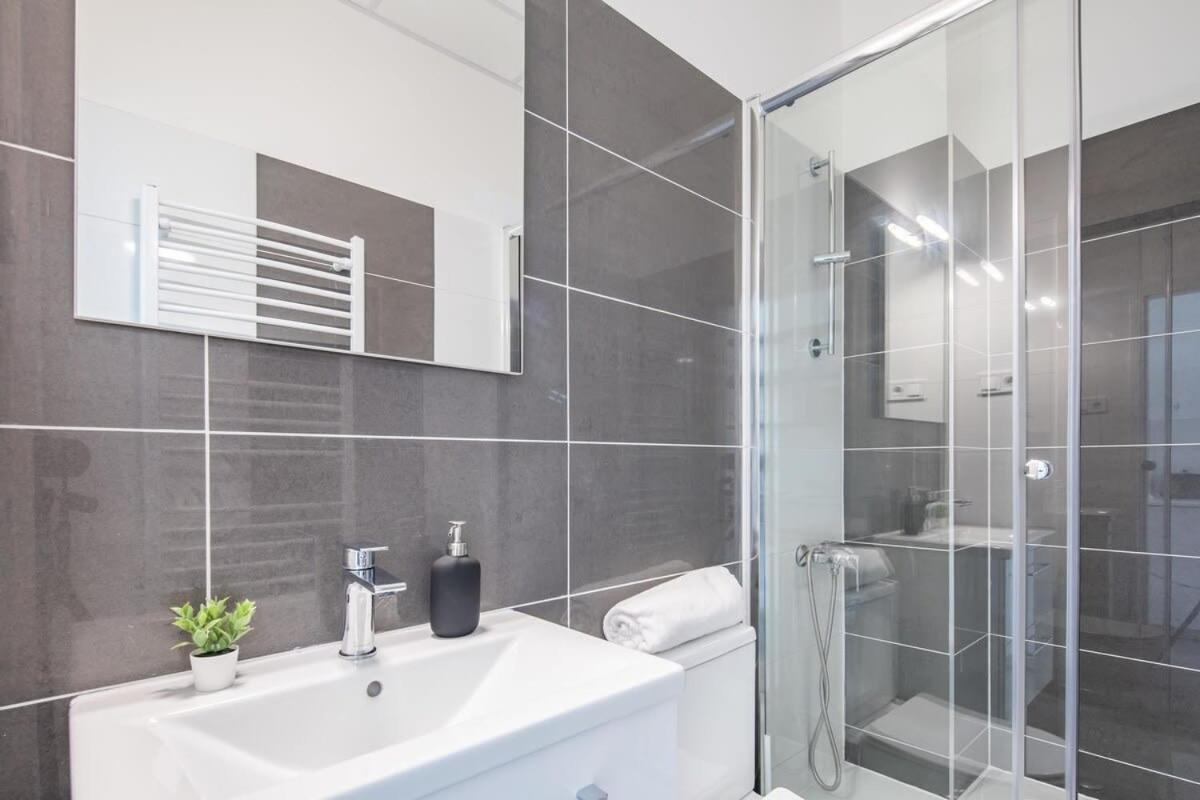 Newly Designed Central Studio Budapest Luaran gambar
