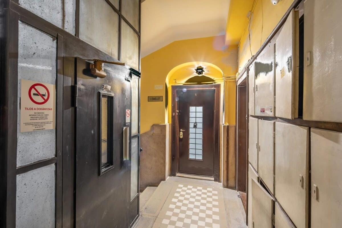 Newly Designed Central Studio Budapest Luaran gambar