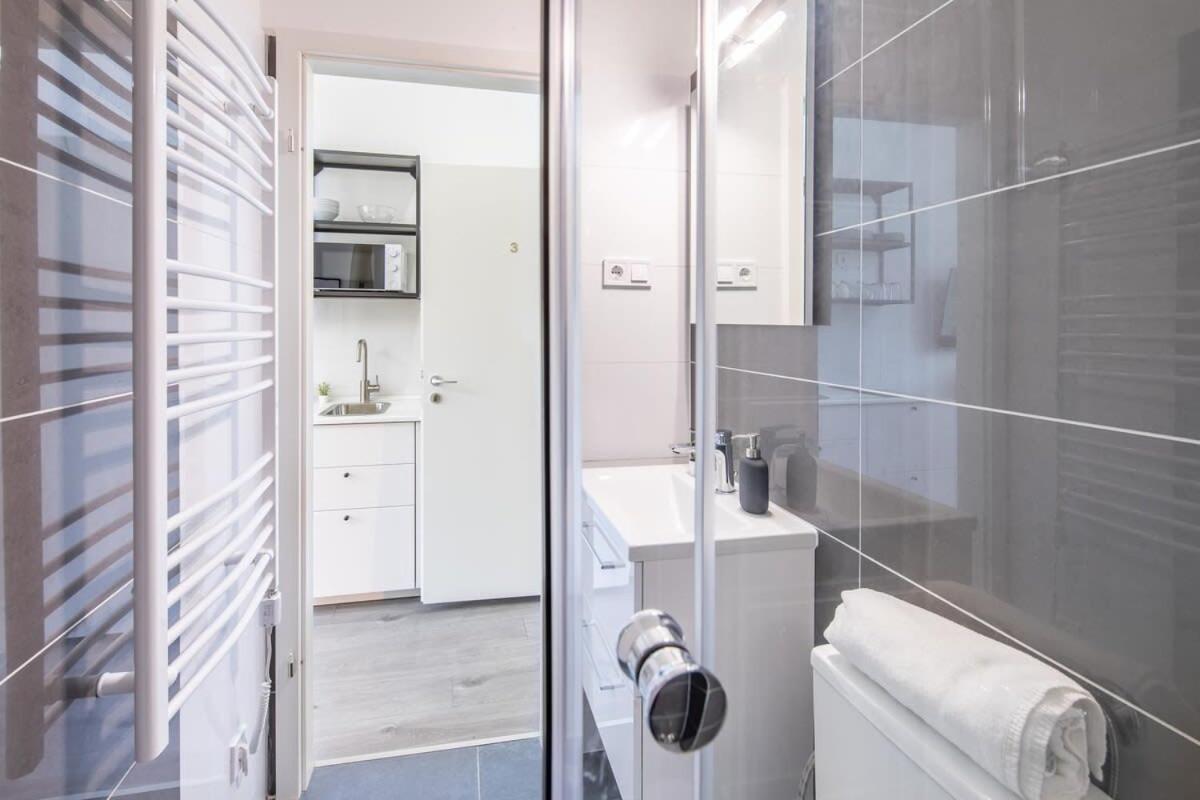 Newly Designed Central Studio Budapest Luaran gambar